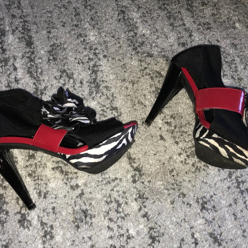 Heels - Picture 2 of 4